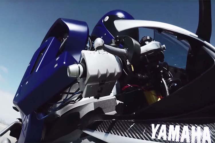 تماشا کنید: MotoBot؛ روبات موتورسوار یاماها که قصد ورود به رقابتهای MotoGP را دارد