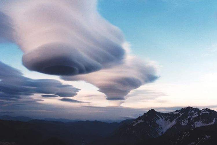 کجارو: با ابرهای بشقاب پرنده‌ای یا UFO آشنا شوید