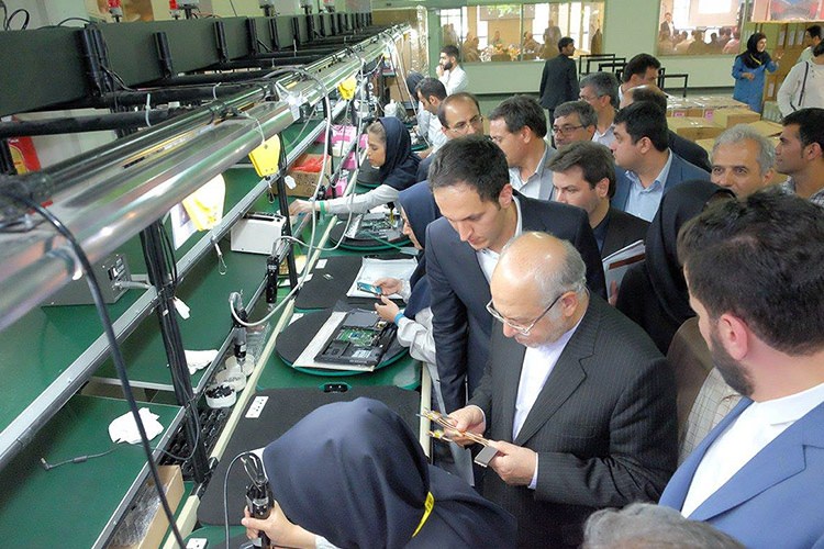 تاکید وزیر به دولتی ها برای خرید کامپیوتر تولید داخل