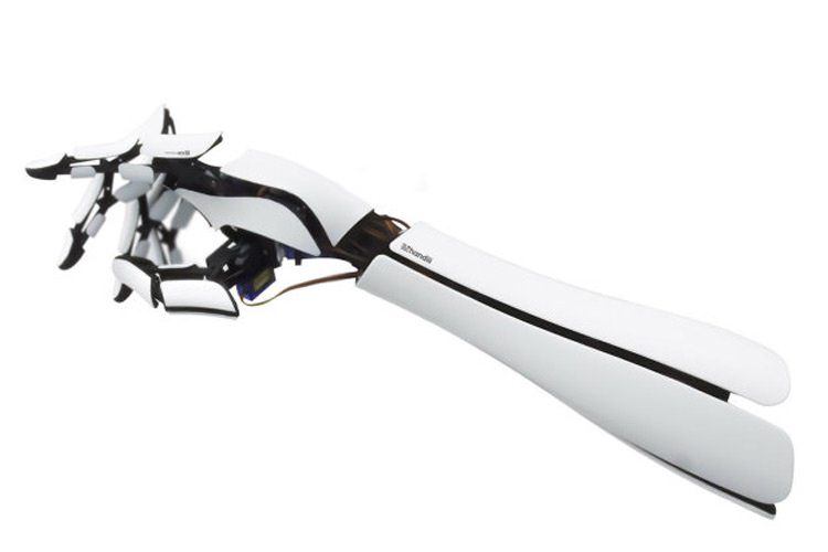 تماشا کنید: ساخت بازوی روباتیک با پرینت سه بعدی و تلفن هوشمند