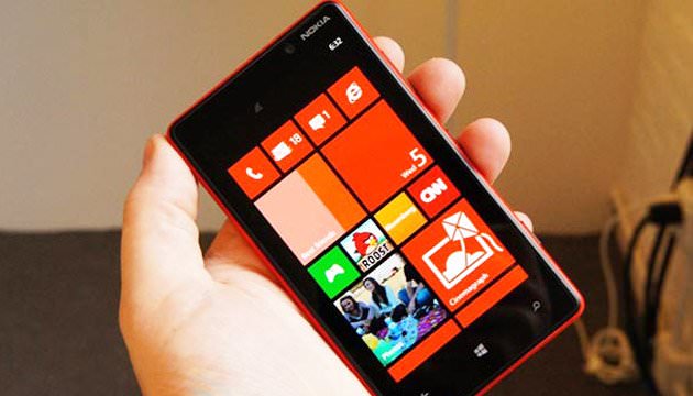 مقایسه Lumia 800 با Lumia 820: چه تغییراتی اعمال شده است؟