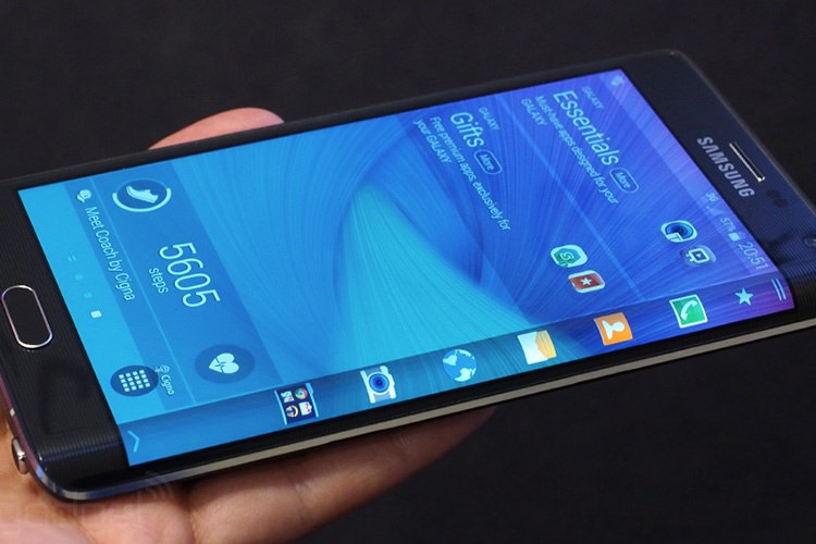 سامسونگ از اولین تلفن خمیده از سری گلکسی نوت خود با نام Galaxy Note Edge رونمایی کرد