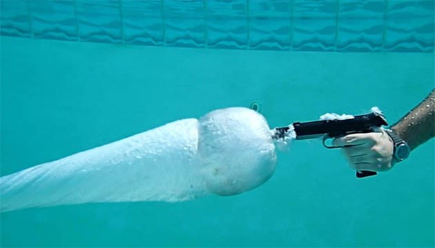 تصاویر بی‌نظیری که شلیک گلوله زیر آب را نشان می‌دهند