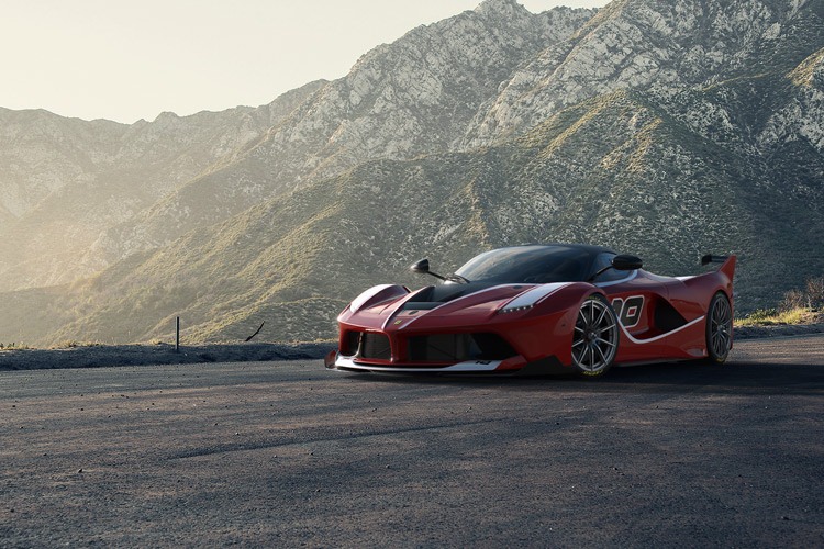 تماشا کنید: رانندگی سباستین فتل با فراری FXX K