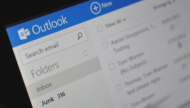 تعداد کاربران سرویس ایمیل outlook.com به 60 میلیون رسید و تبلیغات چند میلیون دلاری مایکروسافت برای جذب کاربران جیمیل آغاز شد