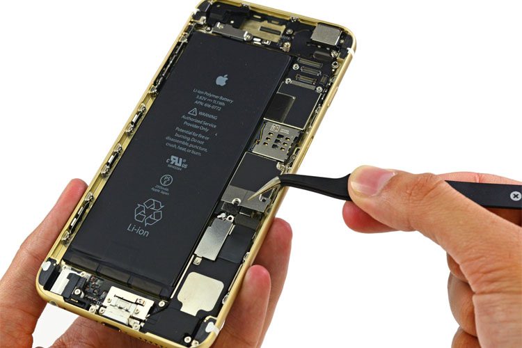 اپل آیفون‌های با باتری متفرقه را نیز تعمیر می‌کند