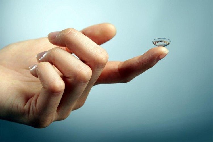 گوگل با توسعهی لنزهای هوشمند به یاری مبتلایان به دیابت و افراد دوربین میآید