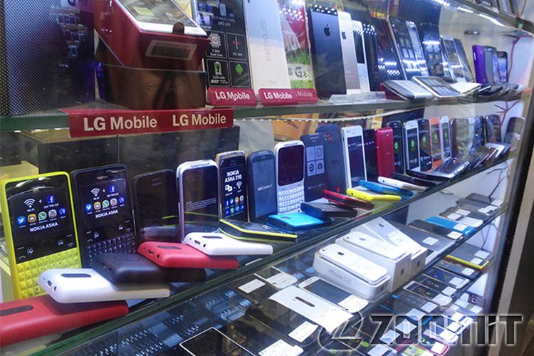 مشکلات بر سر راه واردات قانونی موبایل؛ قیمت گوشیهای گارانتیدار و قاچاق