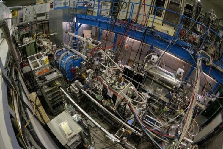دانشمندان در آزمایشگاه CERN موفق به ایجاد و مهار کردن پرتوی پاد-هیدروژن شدند