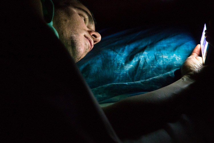 تماشا کنید: ویژگی جدید Night Shift اپل در iOS 9.3، تجربه‌ی خوابی آرام را فراهم می‌کند