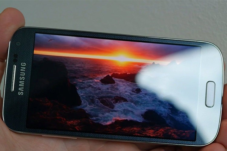 سامسونگ تلفنهای Galaxy S4 mini و Galaxy S4 Zoom را تا آخر این ماه رسما وارد بازار خواهد کرد