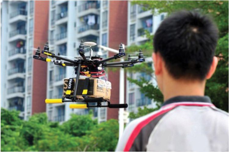 ارسال بسته‌های پستی با استفاده از ربات‌های پرنده در یکی از شهرهای چین