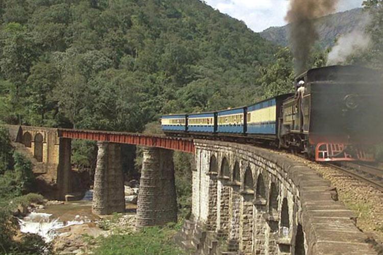 کجارو: حقایق باورنکردنی و عجیب در مورد راه‌ آهن هندوستان
