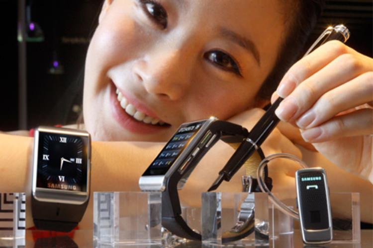 سامسونگ اولین ساعت هوشمند خود را با نام مدل SM-V700 به زودی معرفی می کند