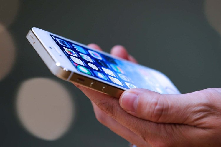 اپل وعده داده است که مشکل صفحه‌ی سفید مرگ iOS 7 را بزودی برطرف نماید