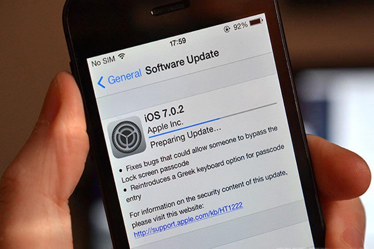 اپل مشکل قفل آیفون را با انتشار iOS 7.0.2 حل کرد