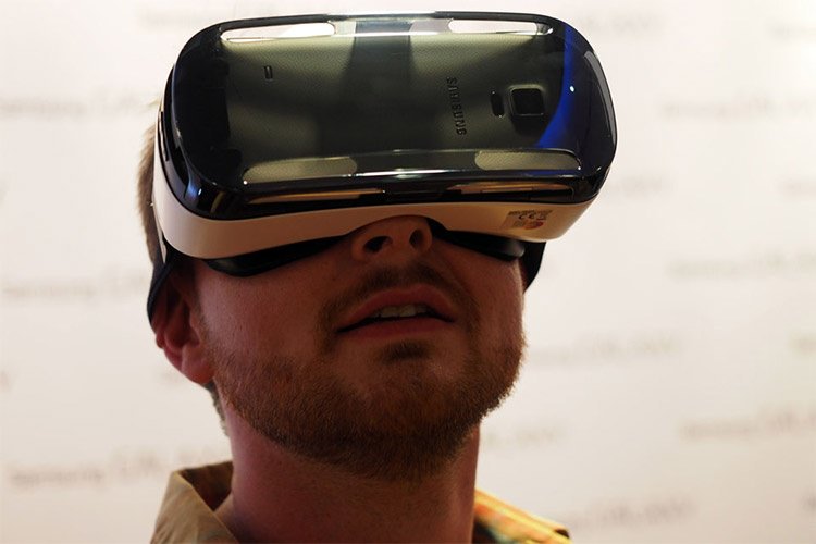 هدست واقعیت مجازی Gear VR نتیجهی همکاری Samsung و Oculus