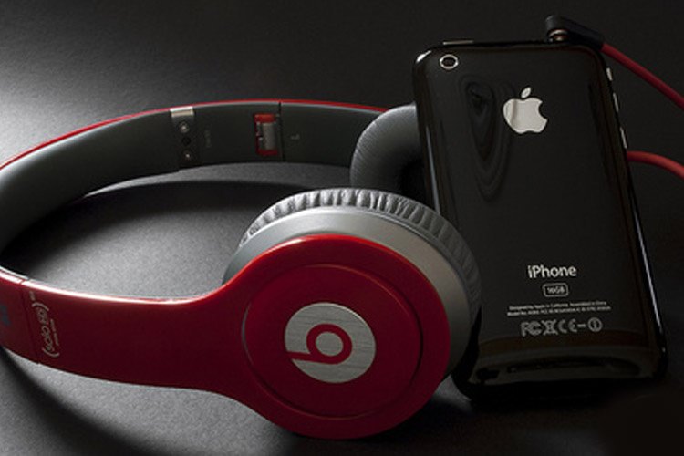اپل با خرید Beats Audio به دنبال تصاحب چیست؟ هدفونهای پرزرق و برق یا سرویس موسیقی مستقل از پلتفرم؟