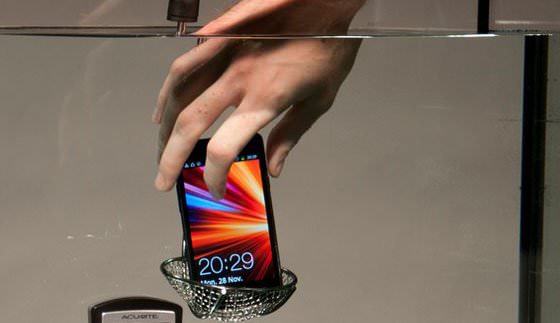 iPhone 5 اپل و Galaxy S III سامسونگ ضد آب خواهند بود؟