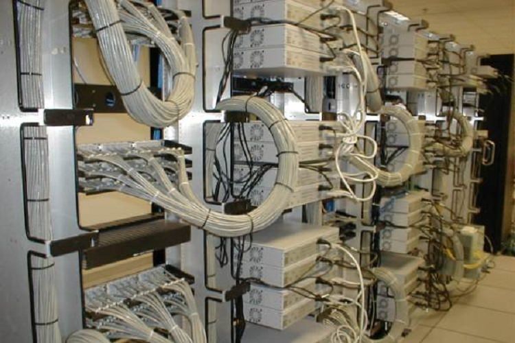 رئیس کمیسیون صنایع و معادن: عملکرد اپراتورهای موبایل در مجلس بررسی می شود