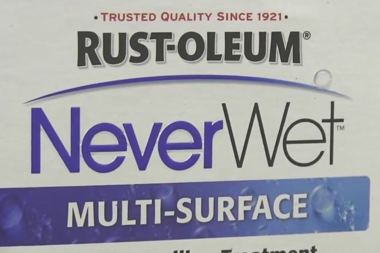 با اسپری NeverWet همیشه گجتهای خود را ضد آب کنید