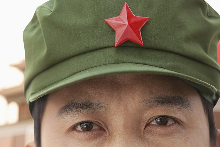 ارتش چین استفاده از ساعت، عینک و ابزارهای پوشیدنی هوشمند را در پادگان‌ ها ممنوع کرد