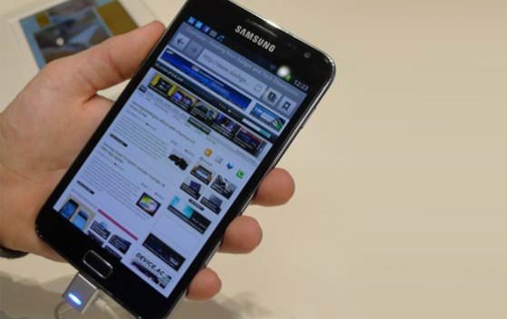 بررسی کامل Samsung Galaxy Note، تلفن هوشمند و تبلت در یک دستگاه