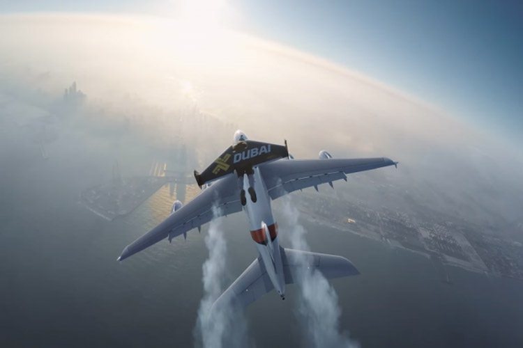 تماشا کنید: پرواز با جت پک برفراز ایرباس A-380 هواپیمایی امارات
