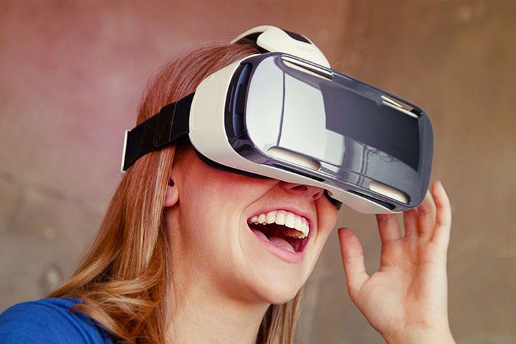 تماشا کنید: آگهی جدید سامسونگ برای هدست واقعیت مجازی Gear VR