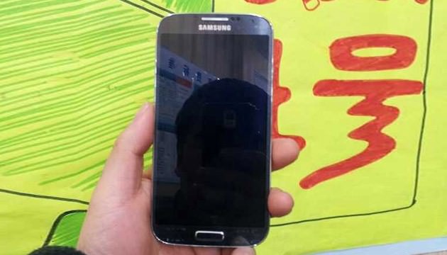 گلکسی اس 4 با دو پردازنده مختلف کوالکام برای بازار امریکا و Exynos 5 Octa برای بازار دیگر کشورها عرضه میشود و خبری از قابلیت Eye Scrolling در آن نیست