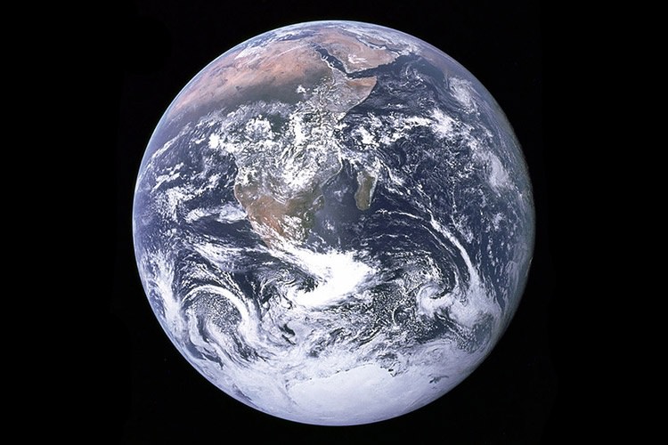 تصویر کره‌ی زمین که 41 سال پیش توسط فضانوردان سفینه‌ی آپولو 17 از کره‌ی زمین ثبت شد