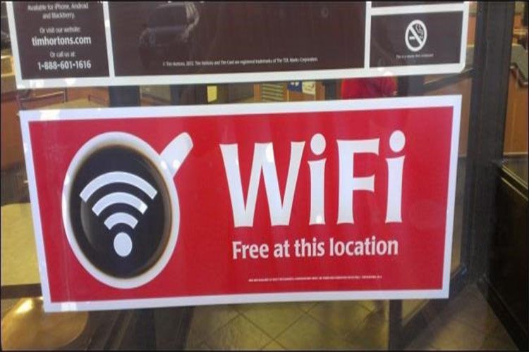 چرا استفاده از شبکه‌های Wi-Fi عمومی برای انجام امور بانکی و شخصی بسیار خطرناک است؟