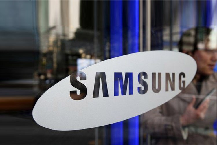 SGH-I187، تلفن همراه ویندوزفون 8 سامسونگ: صفحه نمایش 720p، پردازندهی Snapdragon 400