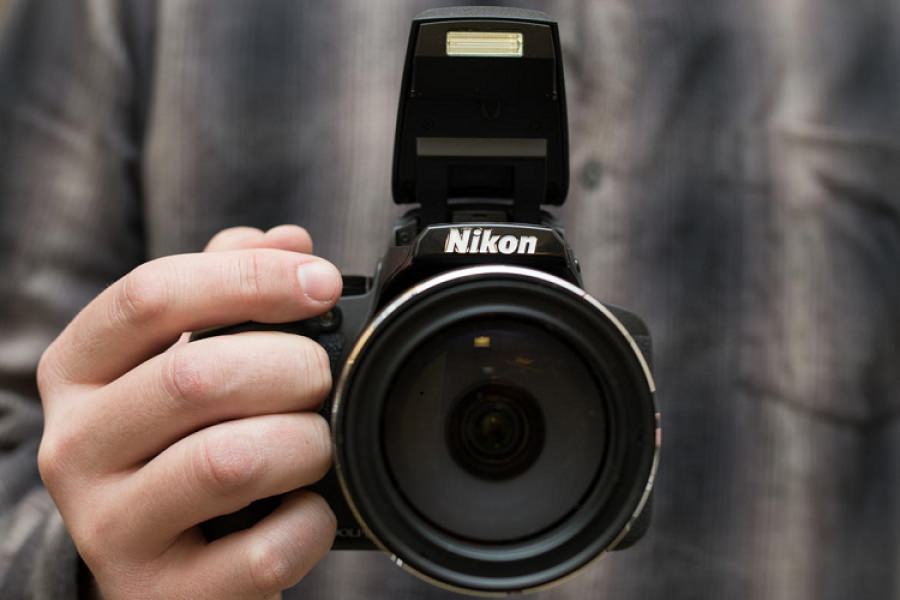 تماشا کنید: قدرت زوم 83 برابری دوربین Nikon P900 قادر به نمایش دادن حرکت ماه است