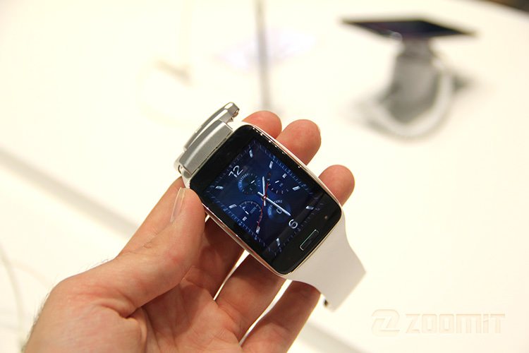نگاه نزدیک زومیت به Gear S، ساعت هوشمند منحنی شکل سامسونگ