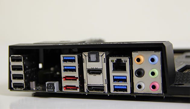 نگاه نزدیک زومیت به شاهکار ایسوس، مادربرد Sabertooth Z87