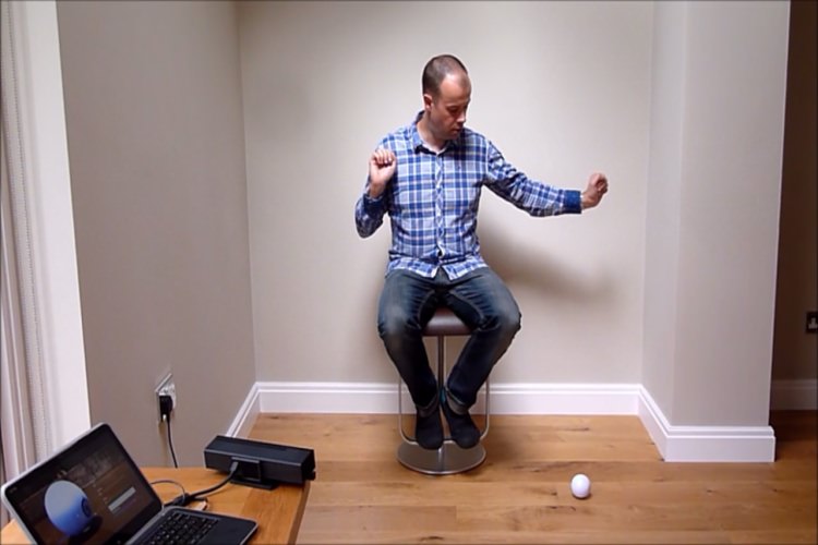 تماشا کنید: جابجایی یک توپ تنها با استفاده از حرکات بدن