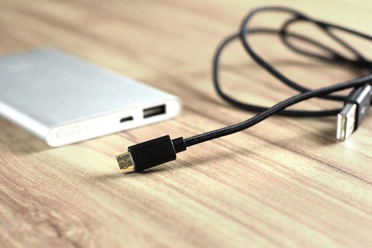 تماشا کنید: آداپتور میکرو USB دو طرفه با نام Micro-Flip معرفی شد