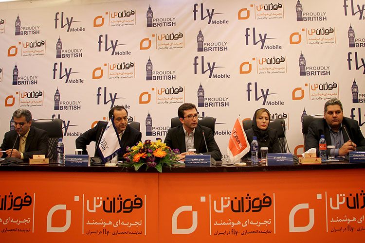 گزارش زومیت از مراسم رونمایی از تلفنهای فلای و وایلی فاکس در ایران