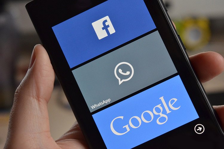 براساس گزارشها گوگل نیز با 10 میلیارد دلار در پی خرید WhatsApp بوده است