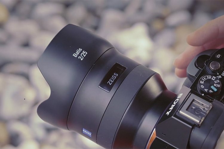Zeiss معرفی کرد: لنزهای جدید با نمایشگر OLED برای دوربین‌ های سونی