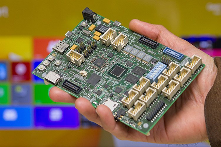 مایکروسافت بورد ویندوزی Shark Cove را برای رقابت با Raspberry Pi معرفی کرد