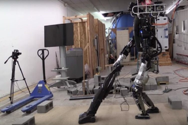 تماشا کنید: خانه تکانی ربات اطلس در آزمایشگاه