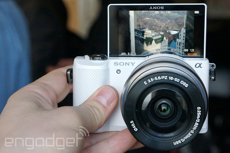 دوربین Alpha 5000 معرفی شد: سنسور 20.1 مگاپیکسلی، صفحه نمایش با قابلیت چرخش 180 درجه، وای فای و قیمت 600 دلار