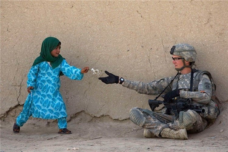تصاویری جالب توجه که نشان میدهند انسانیت هنوز هم زنده است