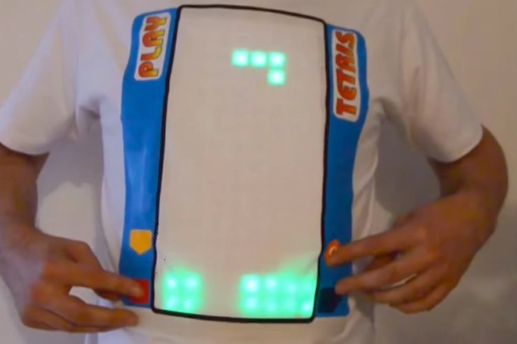تماشا کنید: بازی Tetris را روی تیشرت خود انجام دهید
