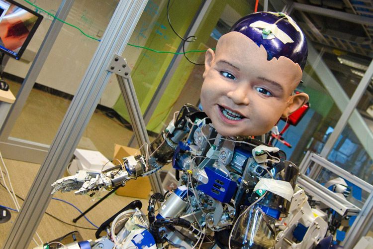 تماشا کنید: نوزاد رباتیک دلایل خنده‌ی نوزادان را برملا می‌کند