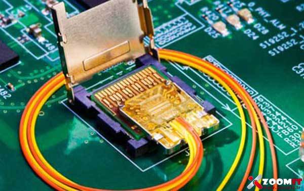 اینتل با فناوری Light Peak بدنبال ازبین بردن USB