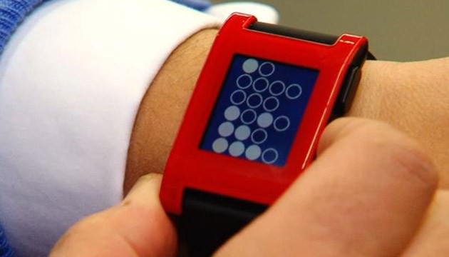 Pebble، هوشمندترین ساعتی که در نمایشگاه CES رونمایی شد
