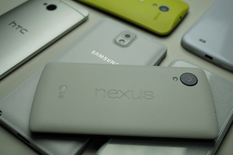 تماشا کنید: مقایسه نکسوس 5 با Nexus 4 و Note 3 و Galaxy S4 و Moto X و HTC One